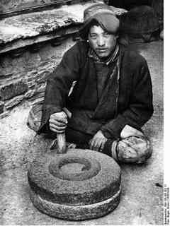 Kamenn mlnek na obil - ernov z Tibetu